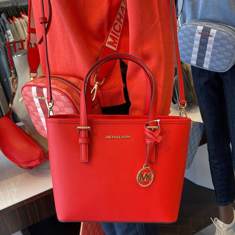 MICHAEL KORS
Jet Set Travel Extra-Small Saffiano Leather Top-Zip Tote Bag
NWT - Picture 11 of 16